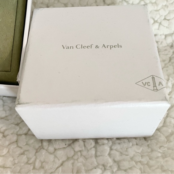 Van Cleef & Arpels Gift Box Set - Picture 3 of 6